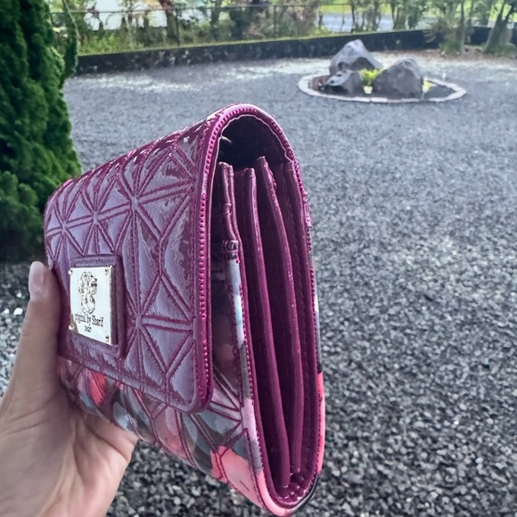 Sharif 1827 Patent Leather Floral Wallet Clutch - Picture 4 of 8